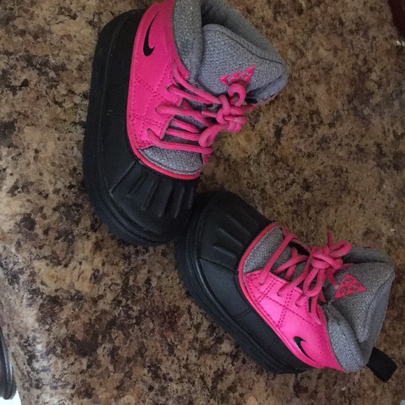 5c Nike boots good condition some normal wear - Picture 2 of 5